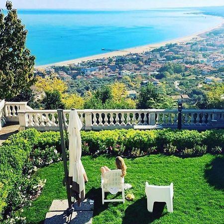 Secret Garden - Suites & Apartments Васто Екстериор снимка