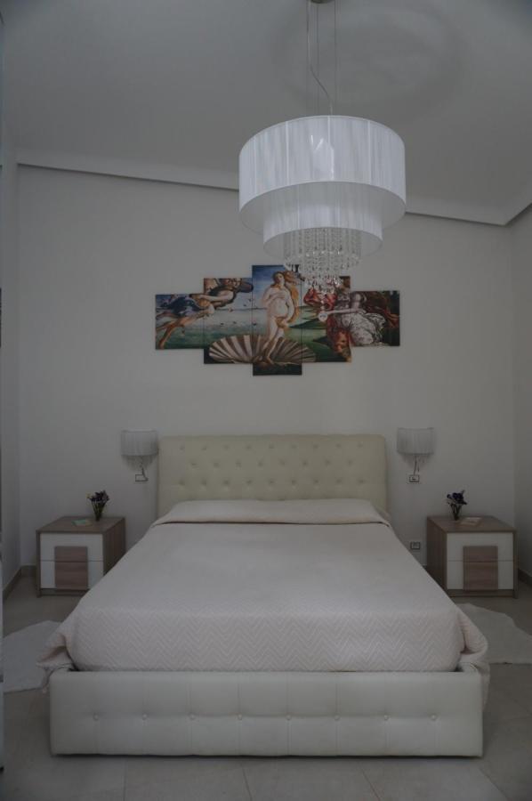 Secret Garden - Suites & Apartments Васто Екстериор снимка