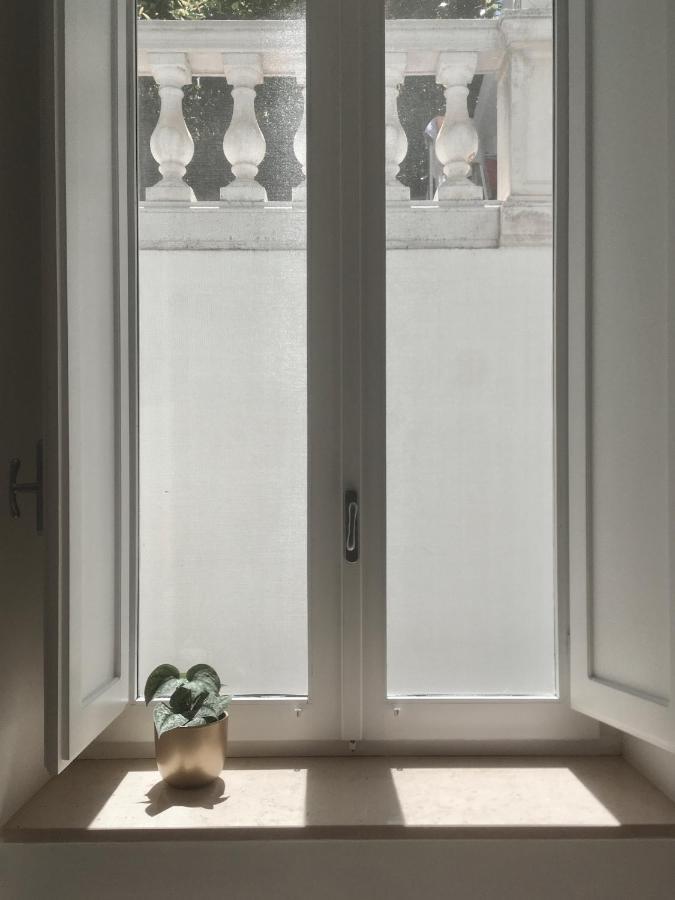 Secret Garden - Suites & Apartments Васто Екстериор снимка