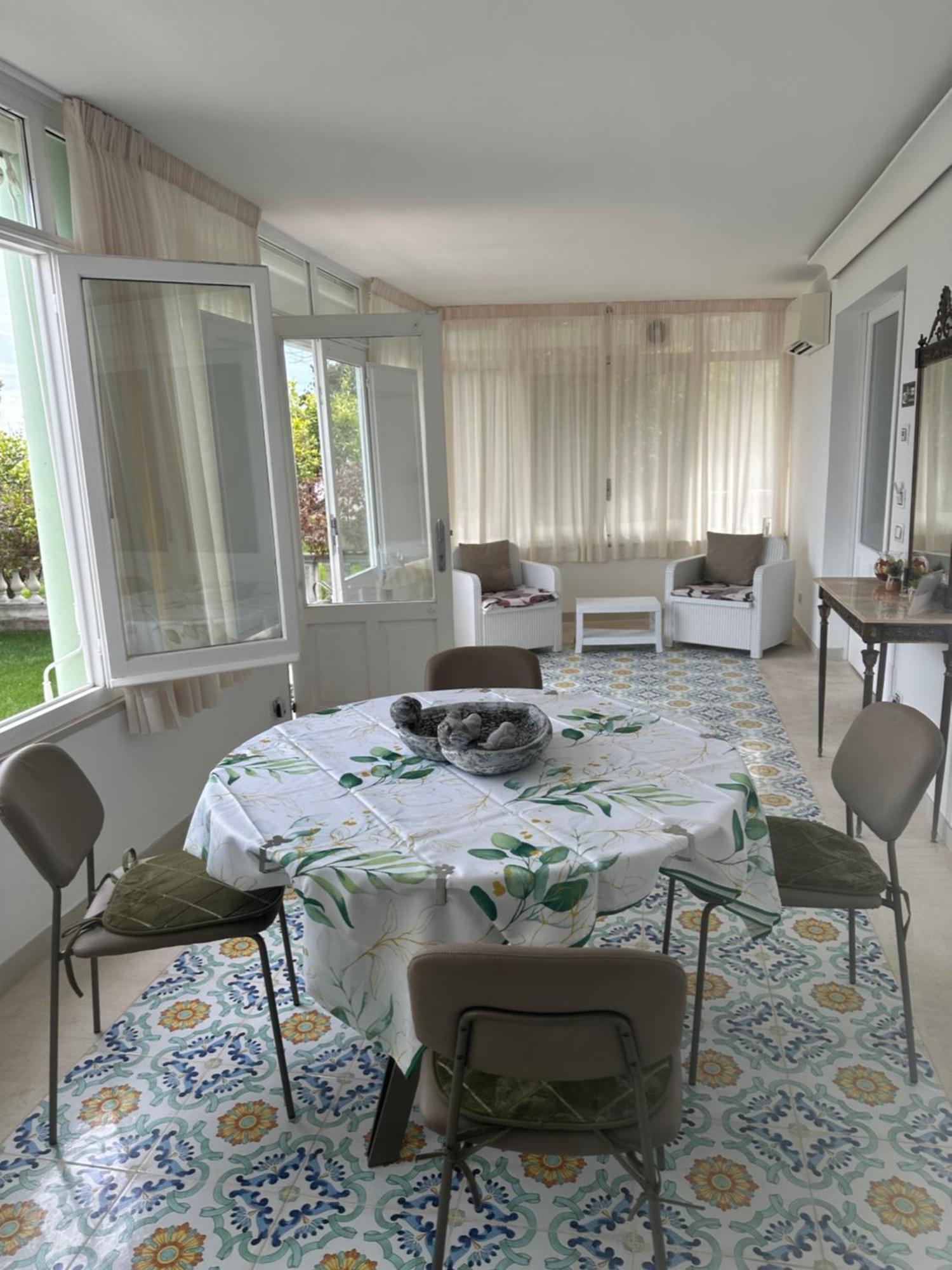 Secret Garden - Suites & Apartments Васто Екстериор снимка
