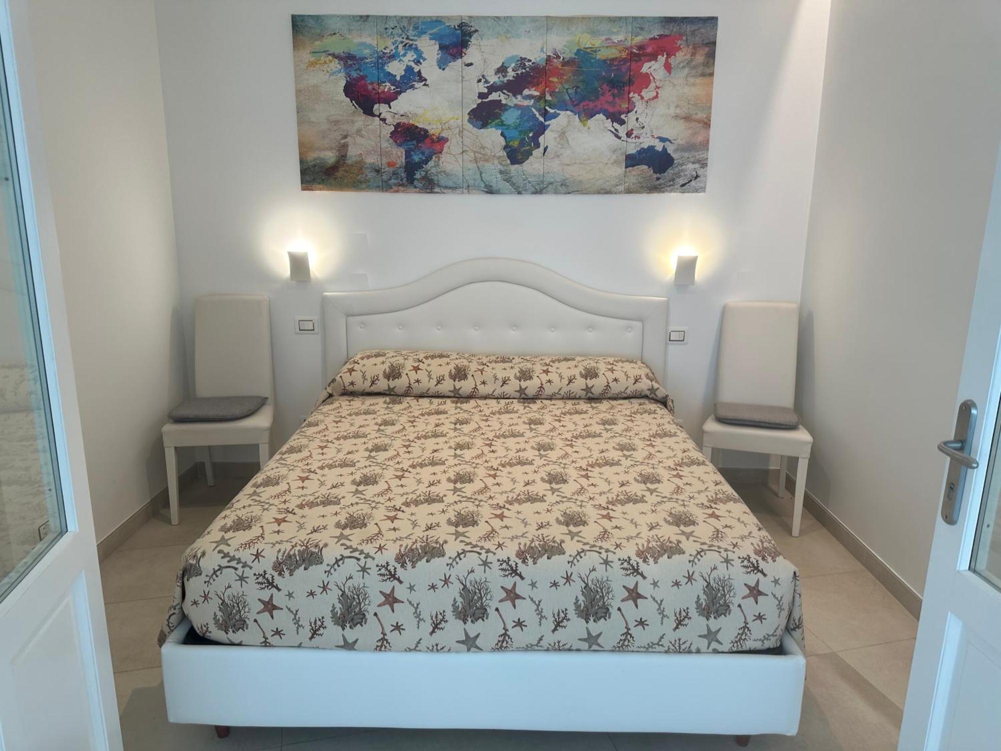 Secret Garden - Suites & Apartments Васто Екстериор снимка