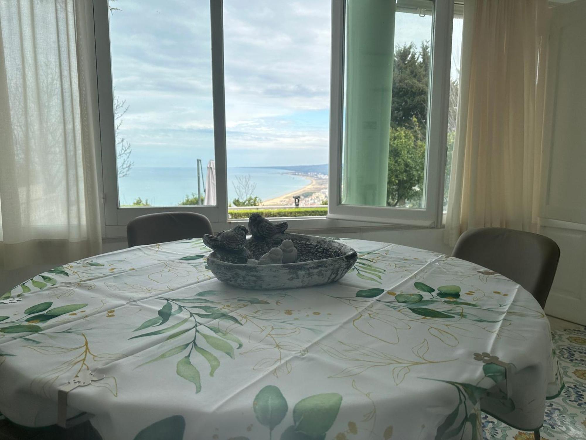 Secret Garden - Suites & Apartments Васто Екстериор снимка
