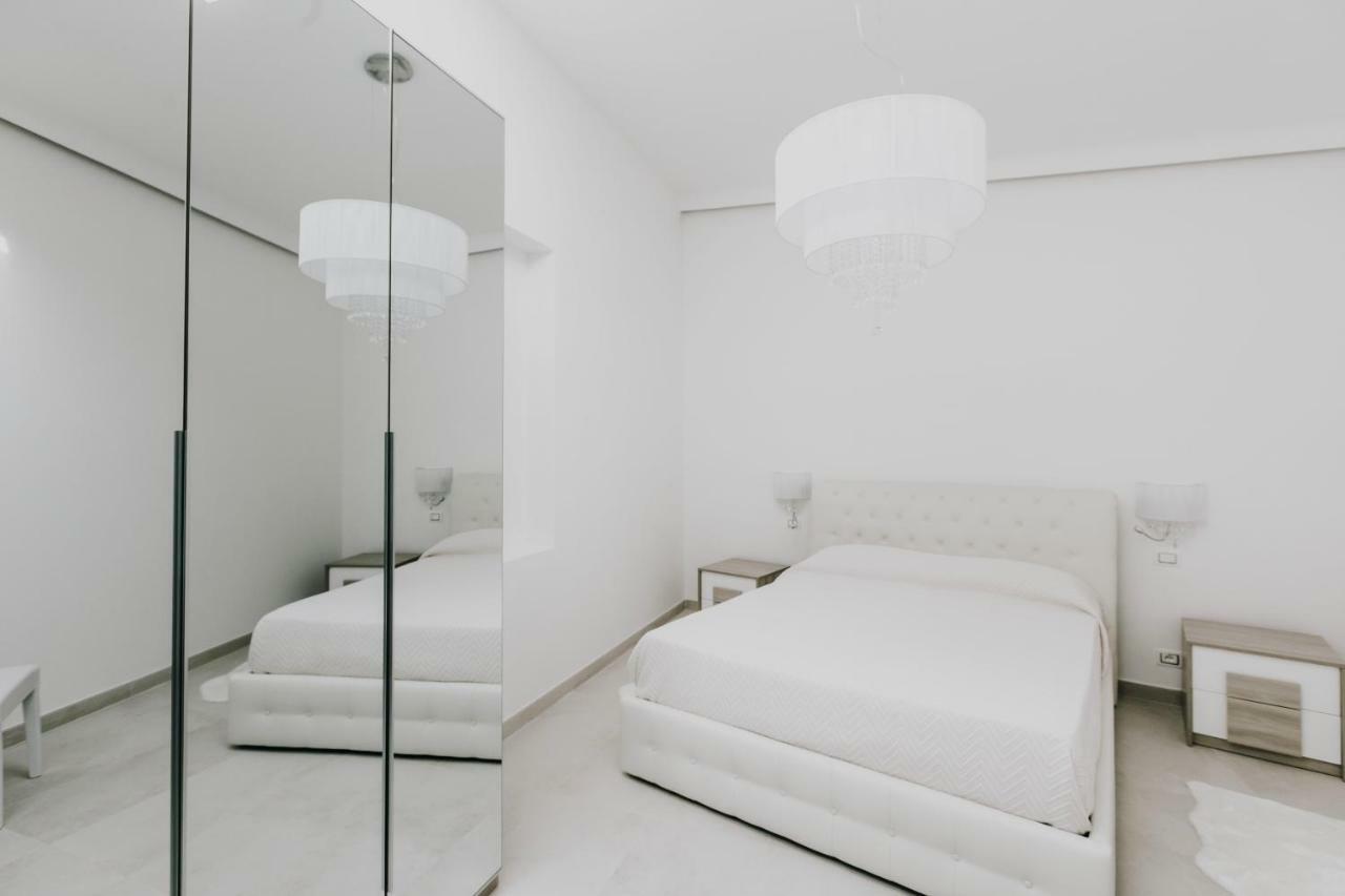 Secret Garden - Suites & Apartments Васто Екстериор снимка