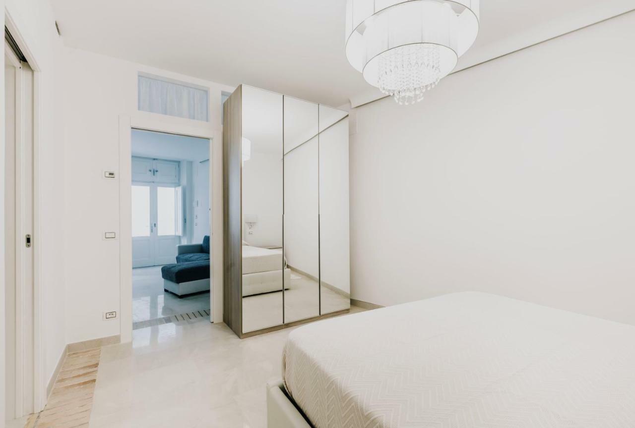 Secret Garden - Suites & Apartments Васто Екстериор снимка