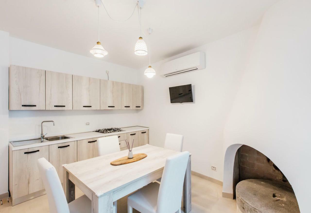 Secret Garden - Suites & Apartments Васто Екстериор снимка