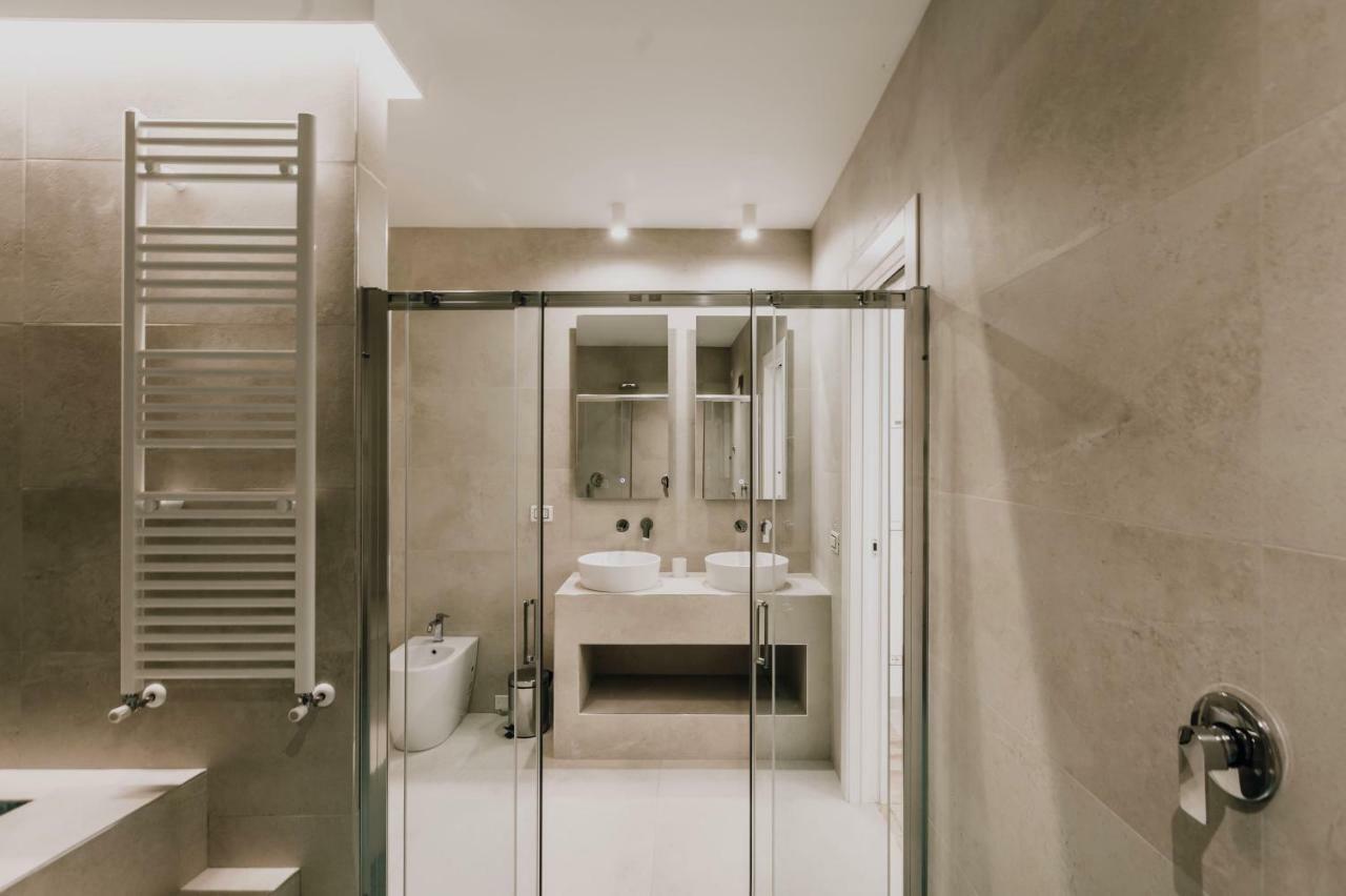 Secret Garden - Suites & Apartments Васто Екстериор снимка